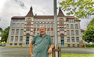 Sven Meyering ist seit elf Jahren Schulleiter des Abendgymnasiums. Der Bielefelder Standort ist an der Gutenbergstraße. - Peter Unger Sven Meyering ist seit elf Jahren Schulleiter des Abendgymnasiums. Der Bielefelder Standort ist an der Gutenbergstraße. - Peter Unger