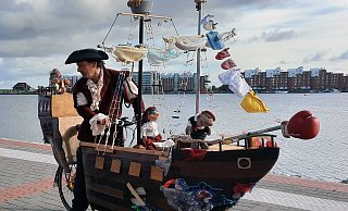 Die rollende Piratenkogge legt auch im Aqua Magica Park an. - Aqua Magica Die rollende Piratenkogge legt auch im Aqua Magica Park an. - Aqua Magica
