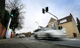 Hier müssen jeden Tag viele Kinder auf dem Weg zur Schule (und wieder nach Hause) queren. - Gerald Dunkel Hier müssen jeden Tag viele Kinder auf dem Weg zur Schule (und wieder nach Hause) queren. - Gerald Dunkel