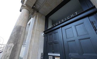 Es war eine eher ungewöhnliche Verhandlung vor dem Amtsgericht: Zwar erschien die Angeklagte zur Sitzung, stürmte aber kurze Zeit später wieder aus dem Saal. - Jost Wolf Es war eine eher ungewöhnliche Verhandlung vor dem Amtsgericht: Zwar erschien die Angeklagte zur Sitzung, stürmte aber kurze Zeit später wieder aus dem Saal. - Jost Wolf