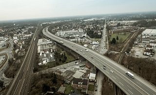 Lärmquellen in der Stadt: Auto- und Bahnstrecken führen teils nah an Wohnhäusern vorbei. Der Lärm stört und gilt als gesundheitsschädigend. - Susanne Lahr Lärmquellen in der Stadt: Auto- und Bahnstrecken führen teils nah an Wohnhäusern vorbei. Der Lärm stört und gilt als gesundheitsschädigend. - Susanne Lahr