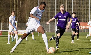 Fußball-Landesligist VfL Theesen und Soufian Kaba streben in die Westfalenliga. - Peter Unger Fußball-Landesligist VfL Theesen und Soufian Kaba streben in die Westfalenliga. - Peter Unger