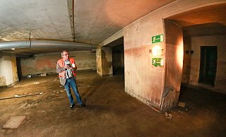 Viel Beton, Raum, Leere: Das waren schon 2014 die typischen Merkmale des alten Bunkers, als Ex-Bahnhofsmanager Martin Nowosad durch die Räume führte. - Andreas Zobe Viel Beton, Raum, Leere: Das waren schon 2014 die typischen Merkmale des alten Bunkers, als Ex-Bahnhofsmanager Martin Nowosad durch die Räume führte. - Andreas Zobe