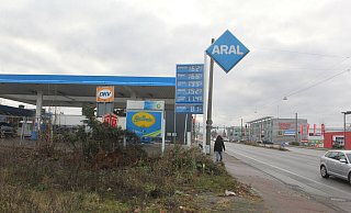 Die Aral-Tankstelle gegenüber vom Werre-Park ist am Abend des Zweiten Weihnachtstags überfallen worden. - Ulf Hanke Die Aral-Tankstelle gegenüber vom Werre-Park ist am Abend des Zweiten Weihnachtstags überfallen worden. - Ulf Hanke