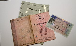 Personen, die zwischen 1965 und 1970 geboren sind, haben für den fristgerechten Umtausch nur noch bis zum 19. Januar Zeit. - Kreis Höxter Personen, die zwischen 1965 und 1970 geboren sind, haben für den fristgerechten Umtausch nur noch bis zum 19. Januar Zeit. - Kreis Höxter