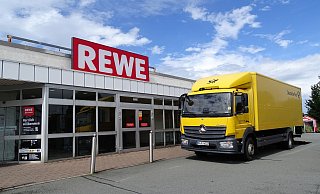 Die Post im Brakeler Rewe-Markt wird wegen der Bauarbeiten in einen Container ziehen, wie sie zuletzt angekündigt hatte. Ein Hinweis auf den Baustart des Millionenprojekts? - Moritz Räker Die Post im Brakeler Rewe-Markt wird wegen der Bauarbeiten in einen Container ziehen, wie sie zuletzt angekündigt hatte. Ein Hinweis auf den Baustart des Millionenprojekts? - Moritz Räker