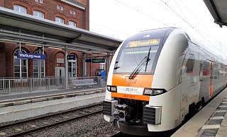 Ein RRX am Bahnhof in Warburg: Der Zug fährt nicht mehr nach Düsseldorf, sondern endet in Hamm. - Simone Flörke Ein RRX am Bahnhof in Warburg: Der Zug fährt nicht mehr nach Düsseldorf, sondern endet in Hamm. - Simone Flörke