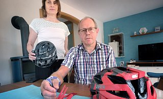 Brigitte und Heinrich Haßmann sind auf dem Postdamm in Gütersloh von einem entgegenkommenden Auto angefahren und schwer verletzt worden. - Andreas Frücht Brigitte und Heinrich Haßmann sind auf dem Postdamm in Gütersloh von einem entgegenkommenden Auto angefahren und schwer verletzt worden. - Andreas Frücht