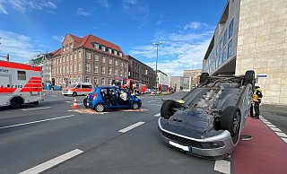 Auf der Friedrich-Ebert-Straße kollidierten am Montagmorgen zwei Autos miteinander. - Thorsten Heß Auf der Friedrich-Ebert-Straße kollidierten am Montagmorgen zwei Autos miteinander. - Thorsten Heß