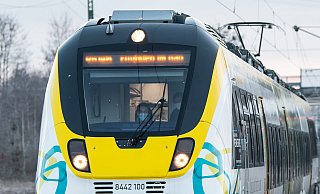 Batterie-elektrische Züge, die sich auf Strecken mit Oberleitung aufladen, fahren beispielsweise schon in Baden-Württemberg. - Silas Stein/dpa Batterie-elektrische Züge, die sich auf Strecken mit Oberleitung aufladen, fahren beispielsweise schon in Baden-Württemberg. - Silas Stein/dpa