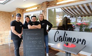 Möchten nicht nur als Eiscafé, sondern auch als Restaurant wahrgenommen werden: Leonardo Demirovski (v. l.), Sandy Möller, Alessio Pilia und Chefin Sandra Dupré vom "Calimero". - Claus Frickemeier Möchten nicht nur als Eiscafé, sondern auch als Restaurant wahrgenommen werden: Leonardo Demirovski (v. l.), Sandy Möller, Alessio Pilia und Chefin Sandra Dupré vom "Calimero". - Claus Frickemeier