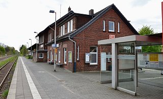 Tatort Bahnhof Steinhagen: Hier soll die 17-jährige Bielefelderin auf den 20-jährigen Steinhagener eingestochen haben. - joda Tatort Bahnhof Steinhagen: Hier soll die 17-jährige Bielefelderin auf den 20-jährigen Steinhagener eingestochen haben. - joda