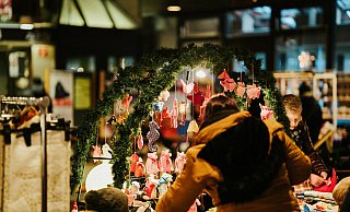 Musik und Weihnachtsstände erwartet die Besucher im Kurgastzentrum. - Niels Klöpper Musik und Weihnachtsstände erwartet die Besucher im Kurgastzentrum. - Niels Klöpper