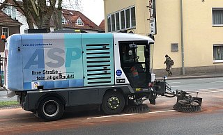 Der ASP reinigt die Fahrbahn der Detmolder Straße im Bereich des Heierstor. - Holger Kosbab Der ASP reinigt die Fahrbahn der Detmolder Straße im Bereich des Heierstor. - Holger Kosbab