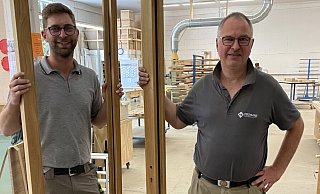 Hochwertige Türen und Fenster sind das Brot-und-Butter-Geschäft für Martin Nordemann (r.) und Sohn Niclas, der die nächste Generation im Familienbetrieb sichert. - Burkhard Hoeltzenbein Hochwertige Türen und Fenster sind das Brot-und-Butter-Geschäft für Martin Nordemann (r.) und Sohn Niclas, der die nächste Generation im Familienbetrieb sichert. - Burkhard Hoeltzenbein