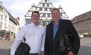 Stephan Hoppe (l.) und Rainer Lummer fordern eine Untersuchung. - Hans-Hermann Igges Stephan Hoppe (l.) und Rainer Lummer fordern eine Untersuchung. - Hans-Hermann Igges