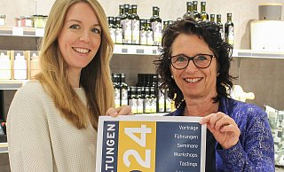 Ernährungsberaterin Tanja Baensch (l.) und Ernährungsexpertin Andrea Janzen freuen sich auf die Veranstaltungsreihe im Jahr 2024. - Ölmühle Solling Ernährungsberaterin Tanja Baensch (l.) und Ernährungsexpertin Andrea Janzen freuen sich auf die Veranstaltungsreihe im Jahr 2024. - Ölmühle Solling
