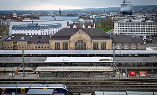 Drei Wochen lang wird der Hauptbahnhof Bielefeld vom Fernverkehr abgekoppelt. - Mike-Dennis Müller Drei Wochen lang wird der Hauptbahnhof Bielefeld vom Fernverkehr abgekoppelt. - Mike-Dennis Müller