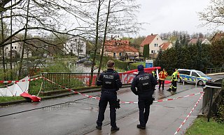 Die Polizei hatte den Fundort der Leiche weiträumig abgesperrt, damit die Spurensicherung ungestört arbeiten kann. - Claus Frickemeier Die Polizei hatte den Fundort der Leiche weiträumig abgesperrt, damit die Spurensicherung ungestört arbeiten kann. - Claus Frickemeier