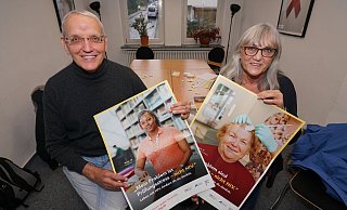 Peter Struck und Helga Große-Rogge zeigen die Plakate zur Kampagne. - Peter Unger Peter Struck und Helga Große-Rogge zeigen die Plakate zur Kampagne. - Peter Unger