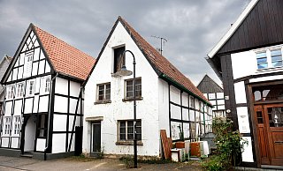 Das schmale Grundstück an der Widumstraße 7 in der Altstadt von Rheda im Kreis Gütersloh steht aktuell zum Verkauf. - Andreas Frücht Das schmale Grundstück an der Widumstraße 7 in der Altstadt von Rheda im Kreis Gütersloh steht aktuell zum Verkauf. - Andreas Frücht