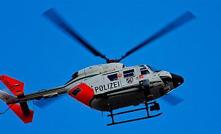 Auch ein Hubschrauber suchte nach möglichen Verletzten. - (Symbolbild): Pixabay Auch ein Hubschrauber suchte nach möglichen Verletzten. - (Symbolbild): Pixabay