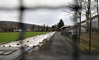 „Wir würden gern in diesem Sommer bauen“, sagt Claudia Koch über das Kunstrasen-Großprojekt am Sportplatz Albaxen. - Simone Flörke „Wir würden gern in diesem Sommer bauen“, sagt Claudia Koch über das Kunstrasen-Großprojekt am Sportplatz Albaxen. - Simone Flörke