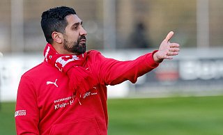 Theesens Trainer Engin Acar hat von vielen Trainern etwas in sich. Das macht ihn aus. - Foto: Andreas Zobe/NW Theesens Trainer Engin Acar hat von vielen Trainern etwas in sich. Das macht ihn aus. - Foto: Andreas Zobe/NW