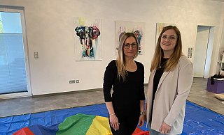 Jennifer Appels und Alena Reimer (r.) bündeln ihre Angebote in der Praxis "Am Sonnenhang" in Bergkirchen. - Nicole Sielermann Jennifer Appels und Alena Reimer (r.) bündeln ihre Angebote in der Praxis "Am Sonnenhang" in Bergkirchen. - Nicole Sielermann