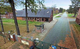Die Mansergh-Kaserne an der Verler Straße in Gütersloh steht leer. Wasser und Heizung sind abgeklemmt. In Planung ist hierfür ein innovatives Stadtviertel. Eigentlich. - Andreas Frücht Die Mansergh-Kaserne an der Verler Straße in Gütersloh steht leer. Wasser und Heizung sind abgeklemmt. In Planung ist hierfür ein innovatives Stadtviertel. Eigentlich. - Andreas Frücht
