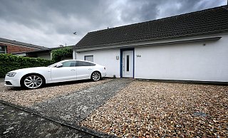 Solche Schottergärten möchte die Stadt Gütersloh mit ihrer neuen Vorgartensatzung künftig vermeiden. Auch blickdichte Zäune sind verboten. Solche Schottergärten möchte die Stadt Gütersloh mit ihrer neuen Vorgartensatzung künftig vermeiden. Auch blickdichte Zäune sind verboten.