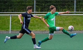Dornbergs Arthur Fuhrmann (r.) traf gegen Türkgücü Gütersloh zum 1:0. Am Ende siegte der TuS 2:1. - Andreas Zobe Dornbergs Arthur Fuhrmann (r.) traf gegen Türkgücü Gütersloh zum 1:0. Am Ende siegte der TuS 2:1. - Andreas Zobe