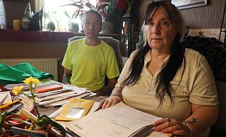 Noch heute leidet Marion Lütkemeier unter den Folgen eines schweren Verkehrsunfalls, in den sie vor siebeneinhalb Jahren verwickelt wurde. Bei ihrem Kampf um die versorgungsrechtlichen Ansprüche unterstützt sie Ralf Kramsmeyer. - Jörg Stuke Noch heute leidet Marion Lütkemeier unter den Folgen eines schweren Verkehrsunfalls, in den sie vor siebeneinhalb Jahren verwickelt wurde. Bei ihrem Kampf um die versorgungsrechtlichen Ansprüche unterstützt sie Ralf Kramsmeyer. - Jörg Stuke