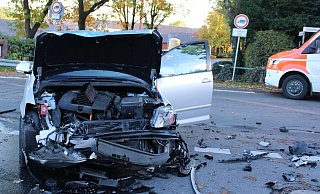 Der schwere Unfall in Hüllhorst ging glimpflich aus. - Polizei Minden-Lübbecke Der schwere Unfall in Hüllhorst ging glimpflich aus. - Polizei Minden-Lübbecke