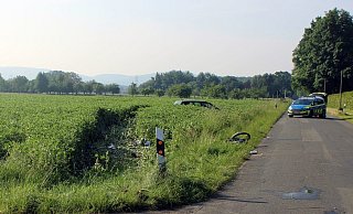 Als die alarmierten Polizisten an der Unfallstelle eintrafen, lag das Fahrrad auf dem Grünstreifen. - Polizei Minden-Lübbecke Als die alarmierten Polizisten an der Unfallstelle eintrafen, lag das Fahrrad auf dem Grünstreifen. - Polizei Minden-Lübbecke