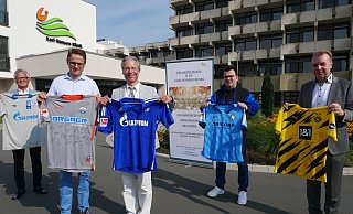 Bernd Nübel (v. l.), Carsten Linnemann, Prof. Dr. Andreas Lübbe, Martin Hornberger und Ulrich Lange hoffen auf einen großen Versteigerungserlös. - Klaus Karenfeld Bernd Nübel (v. l.), Carsten Linnemann, Prof. Dr. Andreas Lübbe, Martin Hornberger und Ulrich Lange hoffen auf einen großen Versteigerungserlös. - Klaus Karenfeld