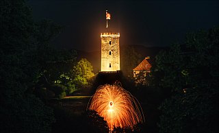 Fotokünstler René Weinitschke setzte die Bielefelder Sparrenburg im Dunkeln besonders in Szene. - Rene Weinitschke Fotokünstler René Weinitschke setzte die Bielefelder Sparrenburg im Dunkeln besonders in Szene. - Rene Weinitschke
