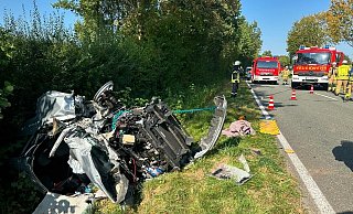 Ein 85-jähriger Mann ist am Freitag auf der Landesstraße zwischen Volkmarsen und Warburg-Welda mit seinem Wagen verunglückt. - FFW Warburg Ein 85-jähriger Mann ist am Freitag auf der Landesstraße zwischen Volkmarsen und Warburg-Welda mit seinem Wagen verunglückt. - FFW Warburg