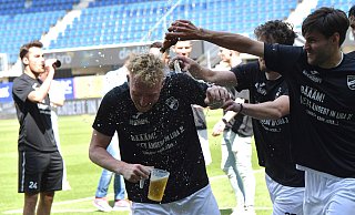 Ende einer turbulenten Saison 2021/2022. Mit einem 1:1 gegen den MSV Duisburg sichert sich Drittligist SC Verl am letzten Spieltag den Klassenerhalt. - Jens Dünhölter Ende einer turbulenten Saison 2021/2022. Mit einem 1:1 gegen den MSV Duisburg sichert sich Drittligist SC Verl am letzten Spieltag den Klassenerhalt. - Jens Dünhölter