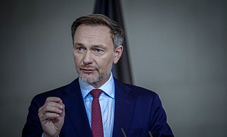 Die FDP um Parteichef Christian Lindner bleibt auch weiterhin Teil der Koalition. Nur ein Drittel der Parteimitglieder beteiligte sich an der Abstimmung. - dpa Die FDP um Parteichef Christian Lindner bleibt auch weiterhin Teil der Koalition. Nur ein Drittel der Parteimitglieder beteiligte sich an der Abstimmung. - dpa