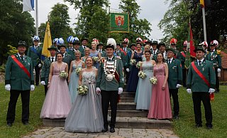Ein prächtiger Anblick ist das Dringenberger Königspaar Wolfgang und Bianca Mönnikes mitsamt seinem Gefolge. - Luna Brinkman Ein prächtiger Anblick ist das Dringenberger Königspaar Wolfgang und Bianca Mönnikes mitsamt seinem Gefolge. - Luna Brinkman