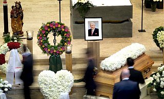 Tausende Menschen nahmen am Montag in Gütersloh Abschied von Unternehmer Werner Stickling. - Andreas Frücht Tausende Menschen nahmen am Montag in Gütersloh Abschied von Unternehmer Werner Stickling. - Andreas Frücht