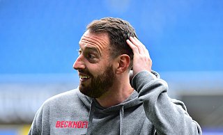 Michél "Mitch" Kniat führte den SC Verl mit attraktivem Fußball in die obere Tabellenhälfte der 3. Liga. Nun wirbt Arminia Bielefeld um den 37-Jährigen, woraus der künftige Ligarivale und bisherige Arbeitgeber Kniats kein Geheimnis mehr macht. - IMAGO/pmk Michél "Mitch" Kniat führte den SC Verl mit attraktivem Fußball in die obere Tabellenhälfte der 3. Liga. Nun wirbt Arminia Bielefeld um den 37-Jährigen, woraus der künftige Ligarivale und bisherige Arbeitgeber Kniats kein Geheimnis mehr macht. - IMAGO/pmk