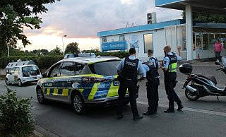 Trotz umfangreicher Suchmaßnahmen am Boden und in der Luft bleibt der Täter weiterhin flüchtig. - Claus Frickemeier Trotz umfangreicher Suchmaßnahmen am Boden und in der Luft bleibt der Täter weiterhin flüchtig. - Claus Frickemeier