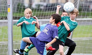 Beim Jugendfußball geht es nicht nur auf dem Platz hoch her, hier ein Archivfoto, auch hinter den Kulissen gibt es große Konkurrenz. - imago sportfotodienst Beim Jugendfußball geht es nicht nur auf dem Platz hoch her, hier ein Archivfoto, auch hinter den Kulissen gibt es große Konkurrenz. - imago sportfotodienst