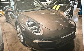 Diese Halle mit zahlreichen Porsche-Fahrzeugen ließ die Ermittlungskommission bei diesem Komplex in Köln durchsuchen. - Polizei Düsseldorf Diese Halle mit zahlreichen Porsche-Fahrzeugen ließ die Ermittlungskommission bei diesem Komplex in Köln durchsuchen. - Polizei Düsseldorf