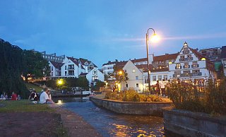 Das Paderquellgebiet in Paderborn an einem Samstagabend im Sommer ist gut besucht. Die Lautstärke stört aber die Anwohner. - Archivfoto: Lena Henning Das Paderquellgebiet in Paderborn an einem Samstagabend im Sommer ist gut besucht. Die Lautstärke stört aber die Anwohner. - Archivfoto: Lena Henning
