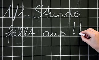 In Niedersachsen grassiert der Lehrermangel, pensionierte Lehrkräfte werden aogar aus dem Ruhestand geholt. Wie sieht es aber an den Schulen im Kreis Höxter aus? - Caroline Seidel/dpa In Niedersachsen grassiert der Lehrermangel, pensionierte Lehrkräfte werden aogar aus dem Ruhestand geholt. Wie sieht es aber an den Schulen im Kreis Höxter aus? - Caroline Seidel/dpa