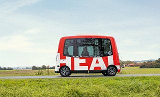 In Bad Birnbach sind solche selbstfahrende Busse schon im Einsatz. Ähnliche Fahrzege könnten ab 2024 in Herford fahren. - Deutsche Bahn AG / Lara Freiburger In Bad Birnbach sind solche selbstfahrende Busse schon im Einsatz. Ähnliche Fahrzege könnten ab 2024 in Herford fahren. - Deutsche Bahn AG / Lara Freiburger