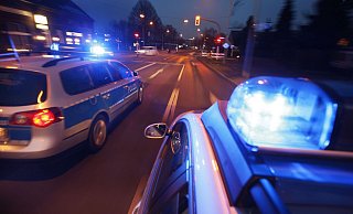 Die Polizei eilte wegen des 34-Jährigen gleich mehrfach durch die Nacht. - Symbolfoto: Polizei Die Polizei eilte wegen des 34-Jährigen gleich mehrfach durch die Nacht. - Symbolfoto: Polizei
